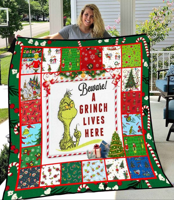 Beware A Grinch Lives Here Blanket