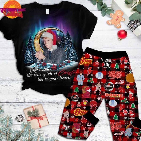 David Bowie The True Spirit Of Christmas Lies In Your Heart T Shirt Pajama Set Unique