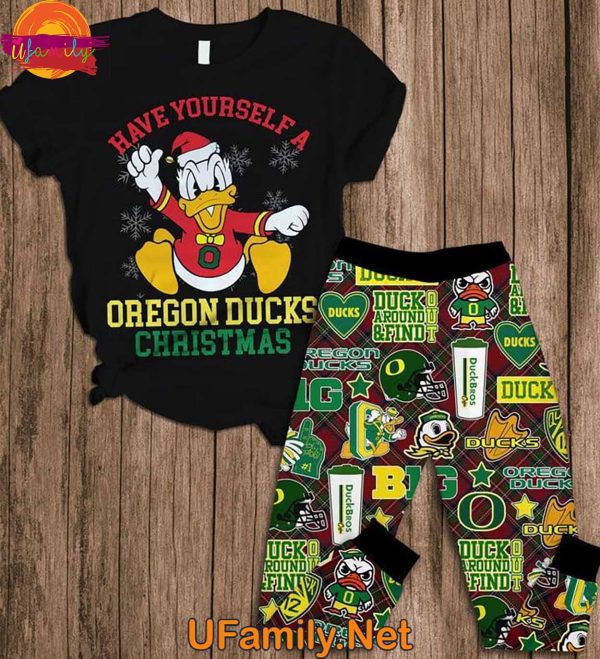 Have Yourself A Oregon Ducks Christmas T Shirt Pajama Set